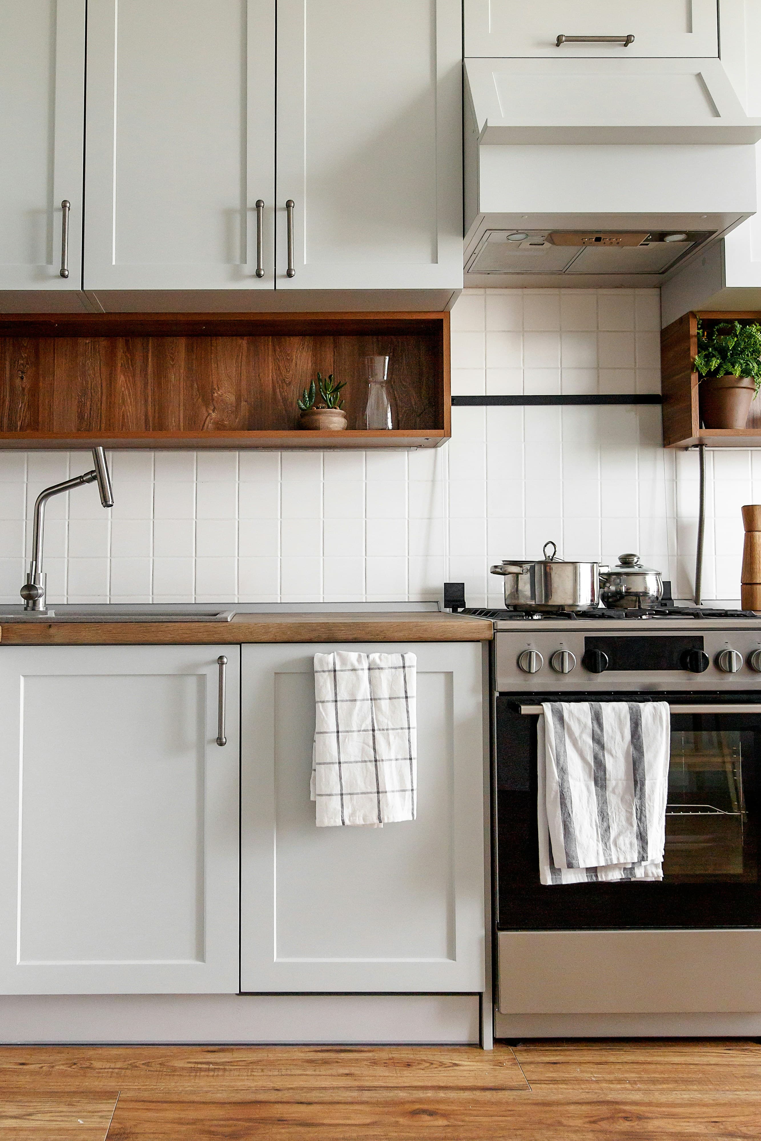 White shaker kitchen cabinets